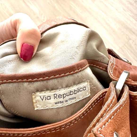 Leather Shoulder Bag - Picture 4 of 9